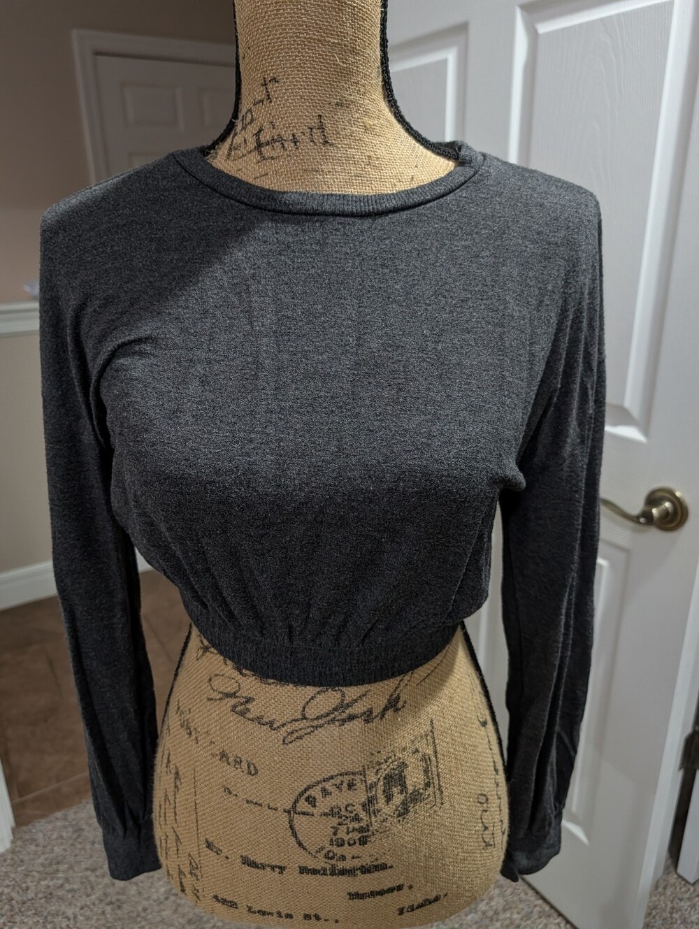 Colsie Ladies Juniors' Dark Charcoal Gray Long Sleeve Cropped Leggings Top
